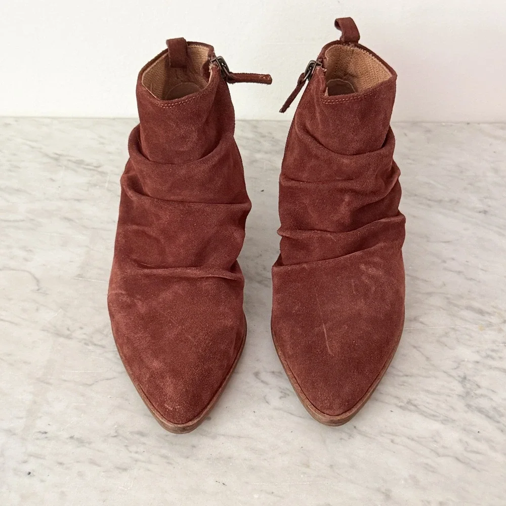 Kelsi Dagger Brooklyn KDB Ankle Boots Slouchy Suede 7.5 Brown Pointed Toe Block